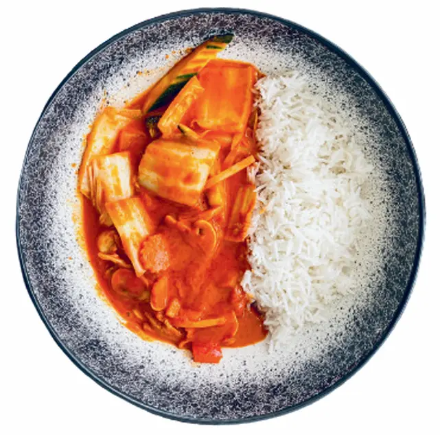 [32] Red Curry  with Coconut milk(32)